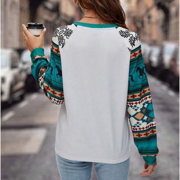 🌵Aztec Feather Print Raglan Sleeve Top - Picture 3 of 16